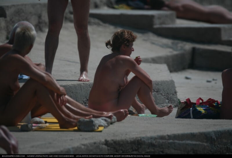 Nudist Rocky Family Angle gallery - Nudism fosters trust if you are sincere