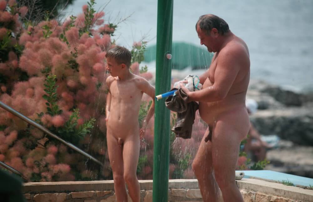 Naturist Shower Profiles pics - Nudist festivals are beautiful