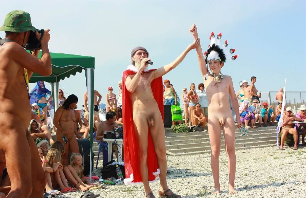 Native Headdress Dance pics - Naturists live in harmony with nature