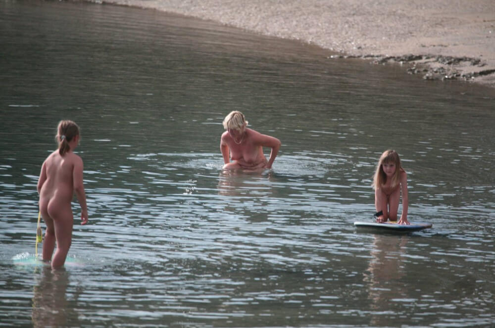 Naturism photo gallery # 14 - It helps people understand that the naked body is not an object to be judged