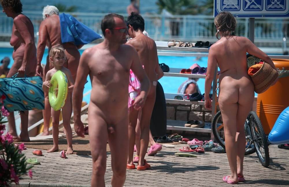 Daytime Nudists Chill Out photos - Leaving the house in a state of complete nudity