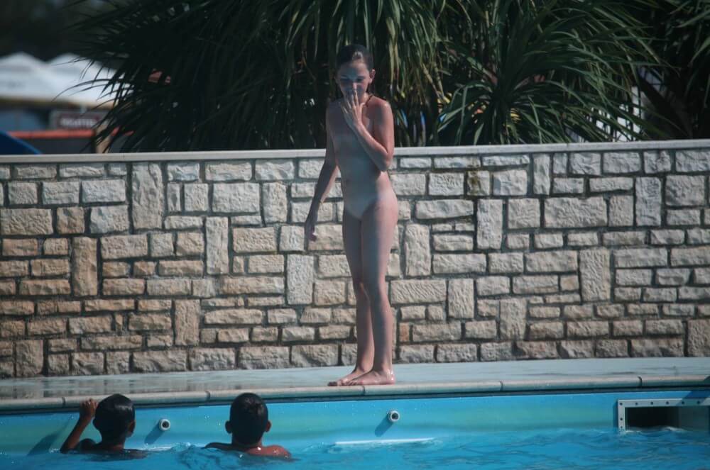 Naturist Pool-Side Singles photos - Lightness and ease as the main traits of naturists