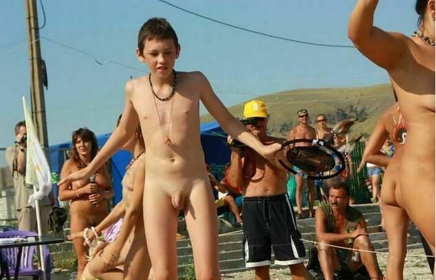 Nudists in Crimea photos - Nudism helps overcome insecurities