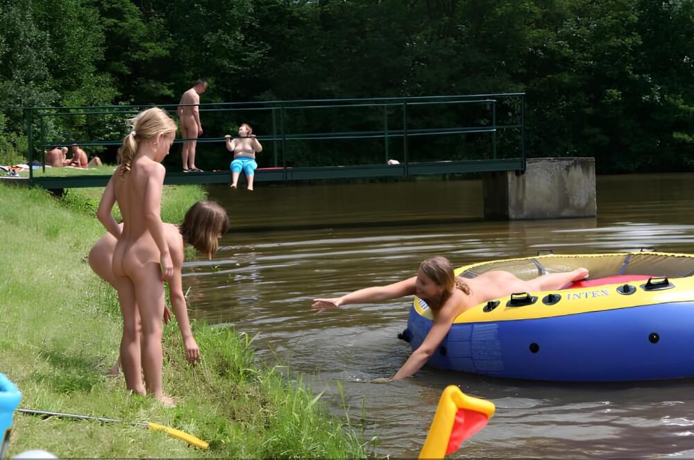 Naked Body gallery - Active naturists on vacation