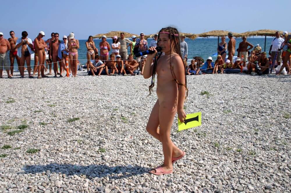 Naturist Mic Speech photos - Nudism reduces self-consciousness
