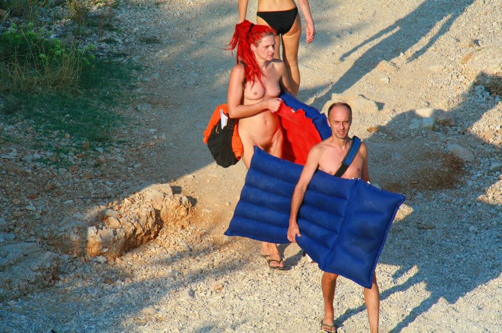 Ula FKK Red Hairstyle Girl pics - Ordinary people as naturists