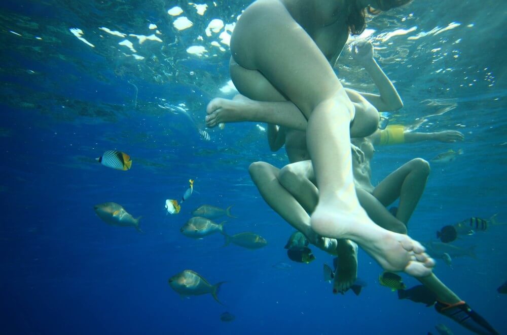 Egyptian Snorkelers Part - Nudism reduces self-consciousness
