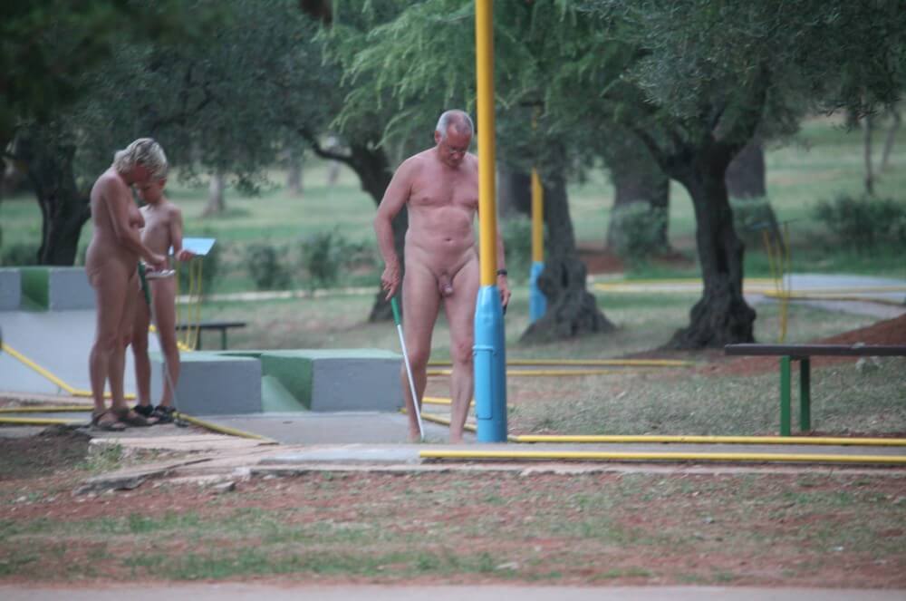 Mini-Golf Nude Participants pics - A nudist values trust and honesty between people