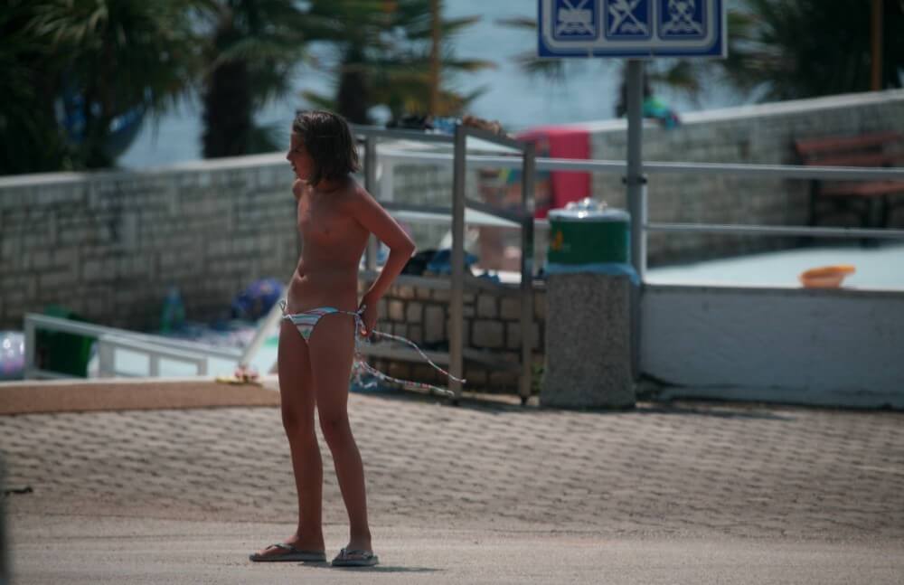 Naturist Pool Walkaround pics - Nudism helps strengthen friendships