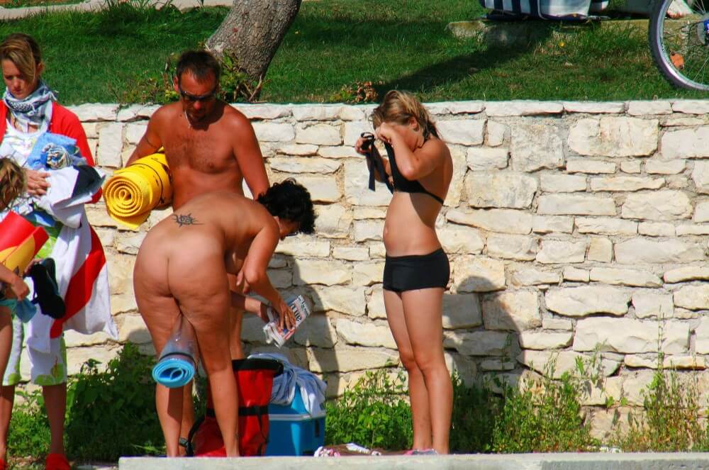 Ula FKK Sisters Day photo gallery - Its one thing to see nudists, but another to be a nudist yourself