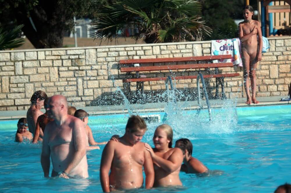 Naturist Pool Girls Profile pics - Nudity should be natural