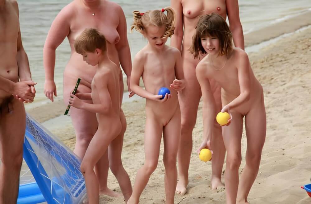 Lezero family games big gallery - Naturists are open to the world and the environment
