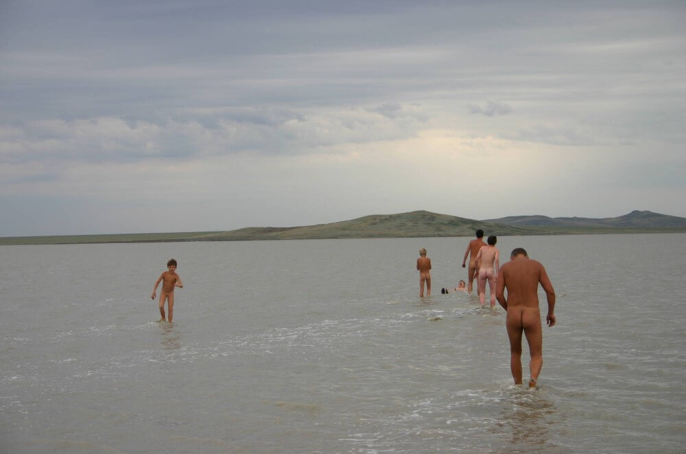 Black-Sea Body Mud Shots pics - Sincerity is the foundation of the nudist lifestyle