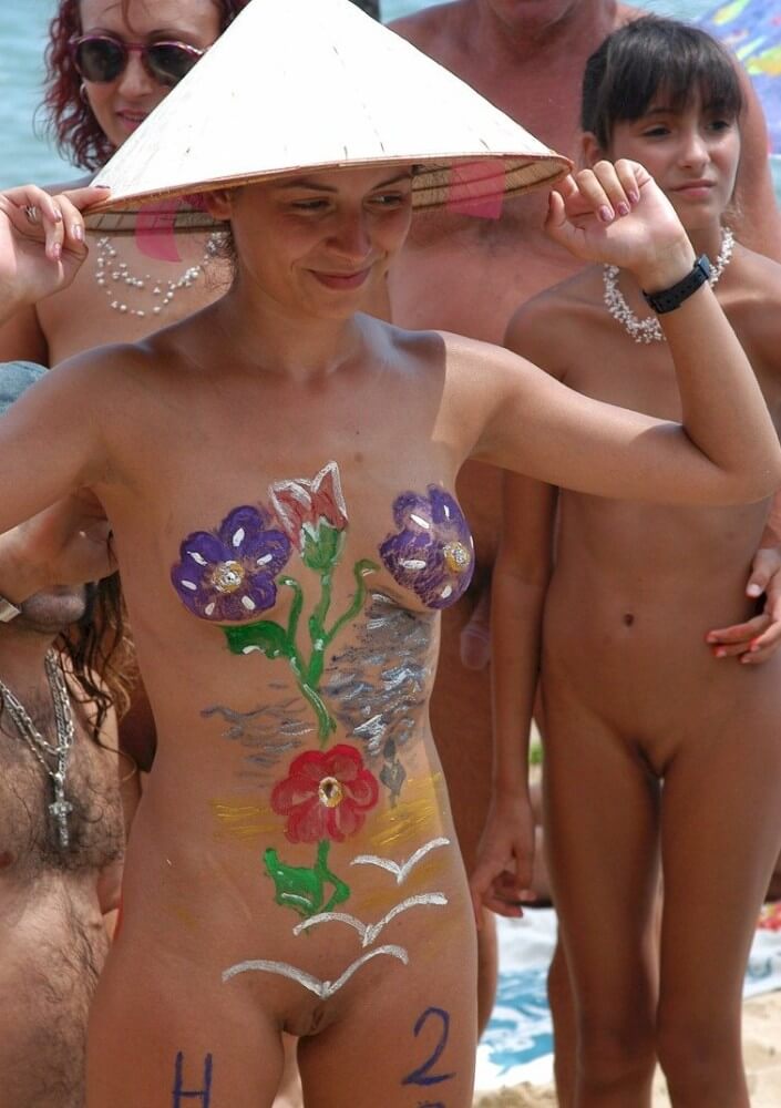 Nudist gathering on the beach video - Beautiful family nudism