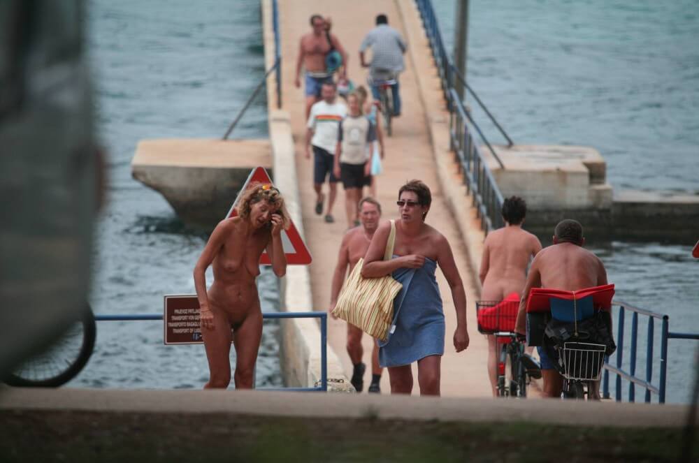 Crete FKK Bridge Crossing photos - Getting rid of clothes