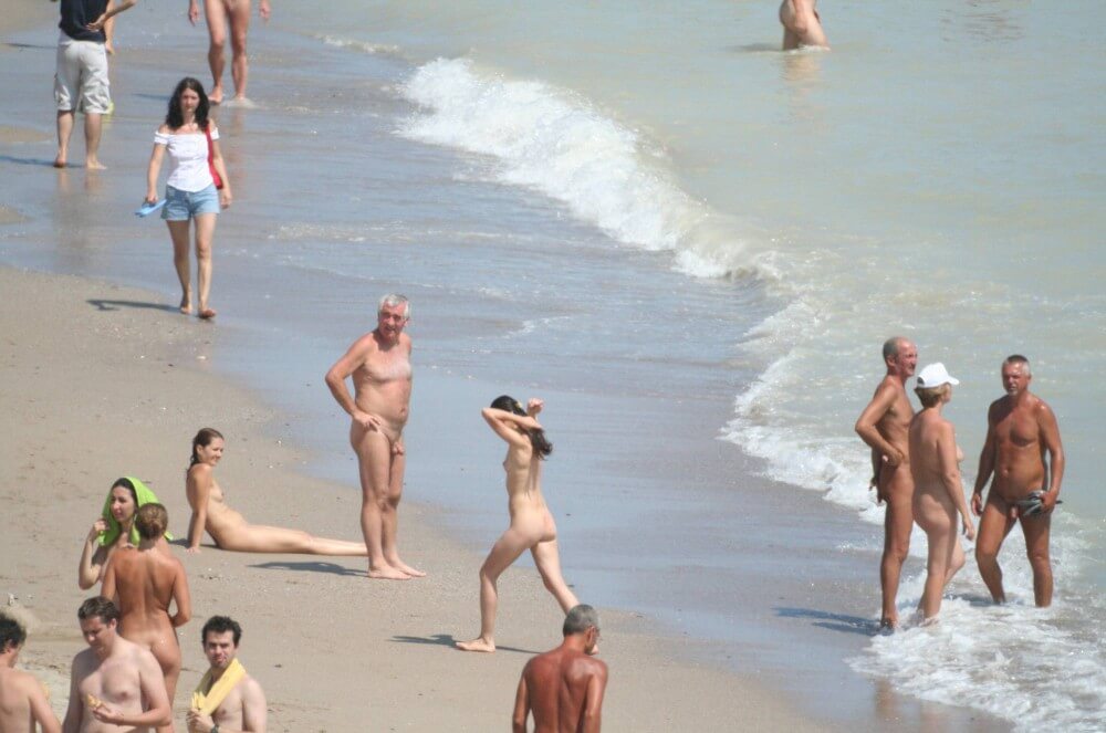 Costinesti Beach Groups pics - Nature is the best home for a naturist