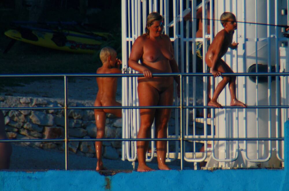 Uka FKK Water Play - Nudism helps overcome prejudices and fears
