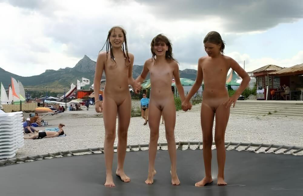 Trampoline pics - The naked body as a reflection of inner beauty
