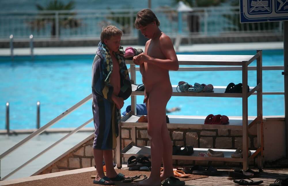 Scooter Travel Mid Day pics - This is the culture of nudism