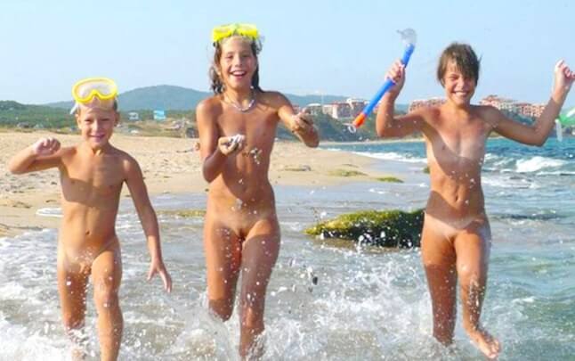 Naturism photo gallery # 27 - Nature provides energy and inspiration for the practice of naturism and nudism