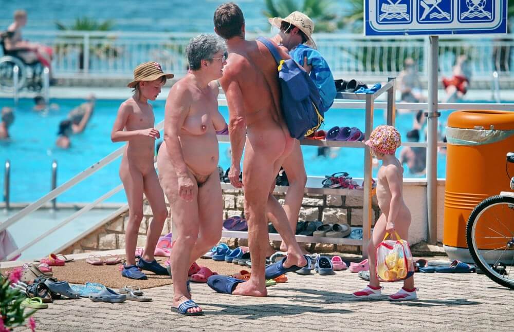 Family Poolside Grouping pics - We began to practice nudism consciously