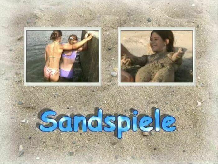 Naturistin: Sandspiele - Nudity helps you feel free
