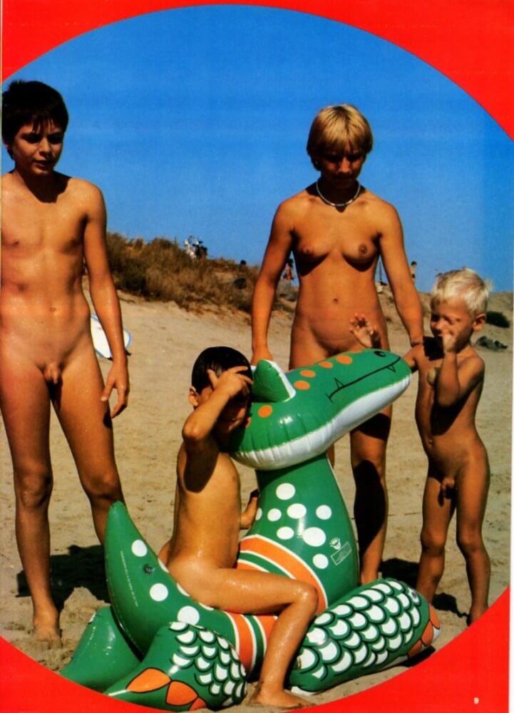 Jung und Frei Nr 15 - Nudity is considered a natural part of human life