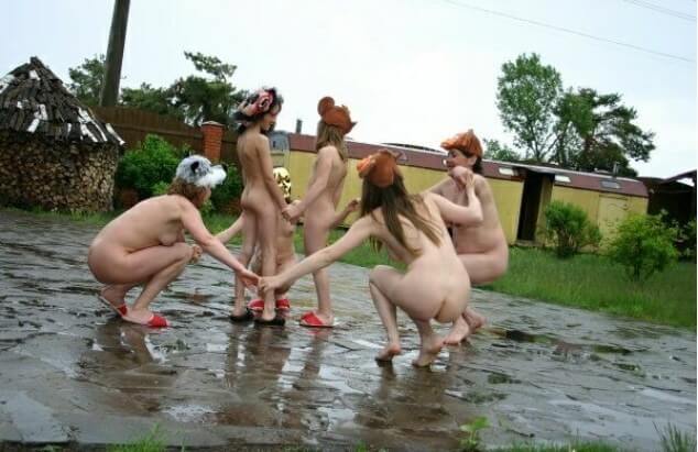 Naturism photo gallery # 23 - It values honesty and sincerity in trusting the nudists around you