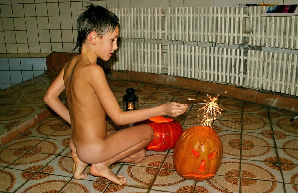 Naturism photo gallery # 20 - Nudism is normal and fun