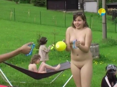 Naturist Freedom: Meadow - Nudism contributes to the strengthening of psychological health