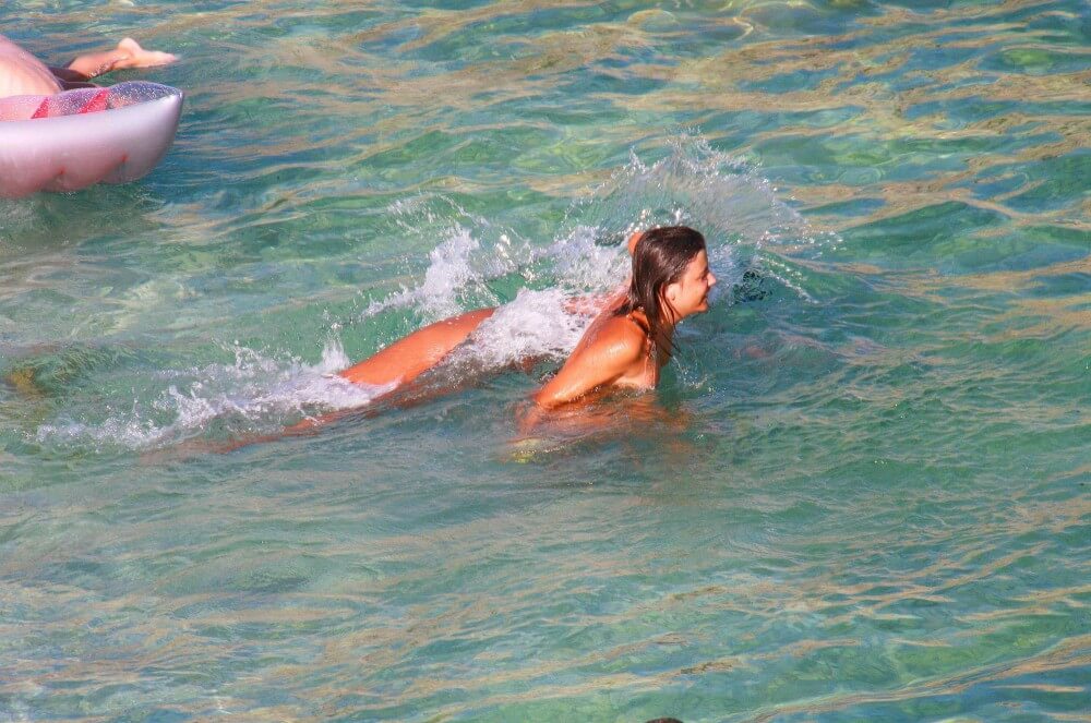 Ula FKK Teen Shore Run pics - Lightness and ease as the main traits of naturists