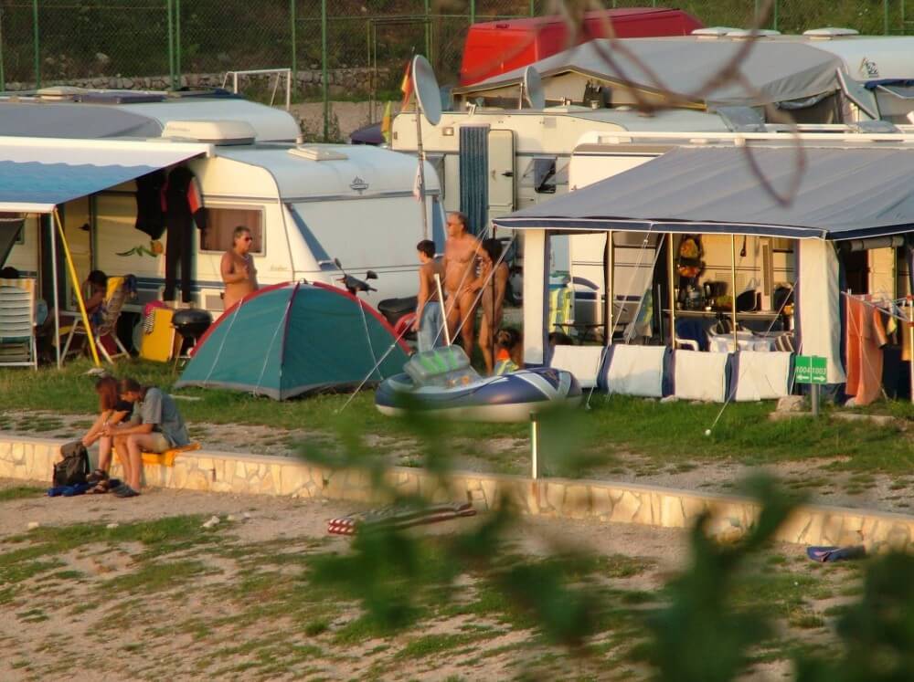 FKK Outdoor Shoreline pics - Nudism helps people overcome their insecurities