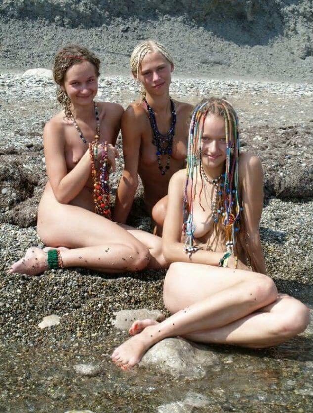 Naturism photo gallery # 49 - Nudity is a natural way to express respect for nature and oneself