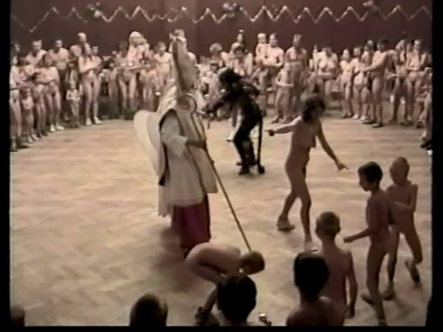 Helios Natura: Christmas Kinder Spiele - Naturism is not a cult
